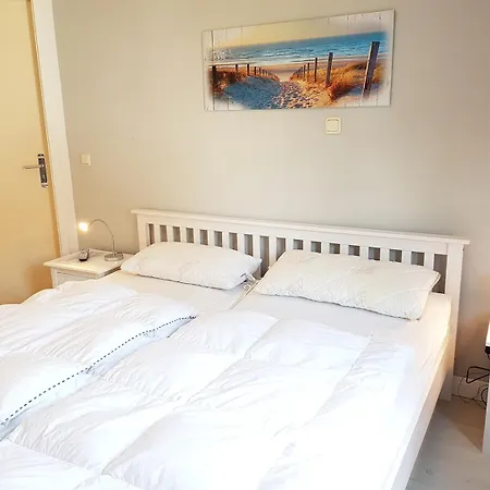 Strandstrasse 32 - 04-10 *